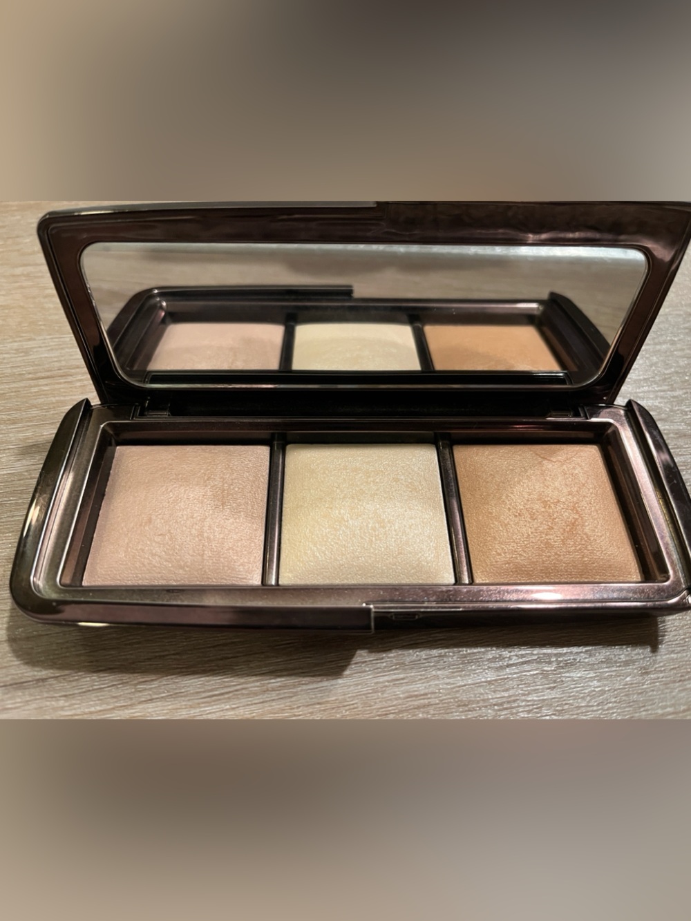 Hourglass ambient lighting palette